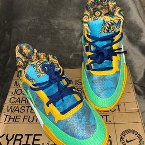 NIB Colorful Nike Kyrie 8 (Irving) Rare Sneakers, Sz 5Y, Eu 37.5